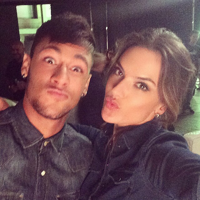 Neymar e a selfie com Alessandra Ambrósio