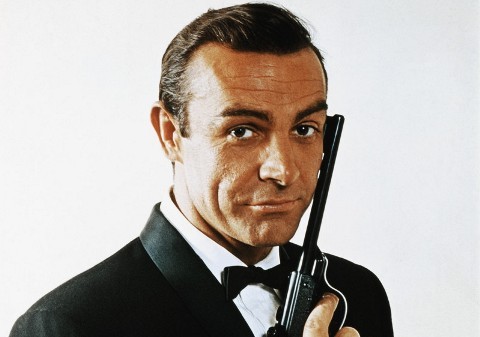 Sean Connery como James Bond 007. Ele viveu o agente em sete filmes da saga.