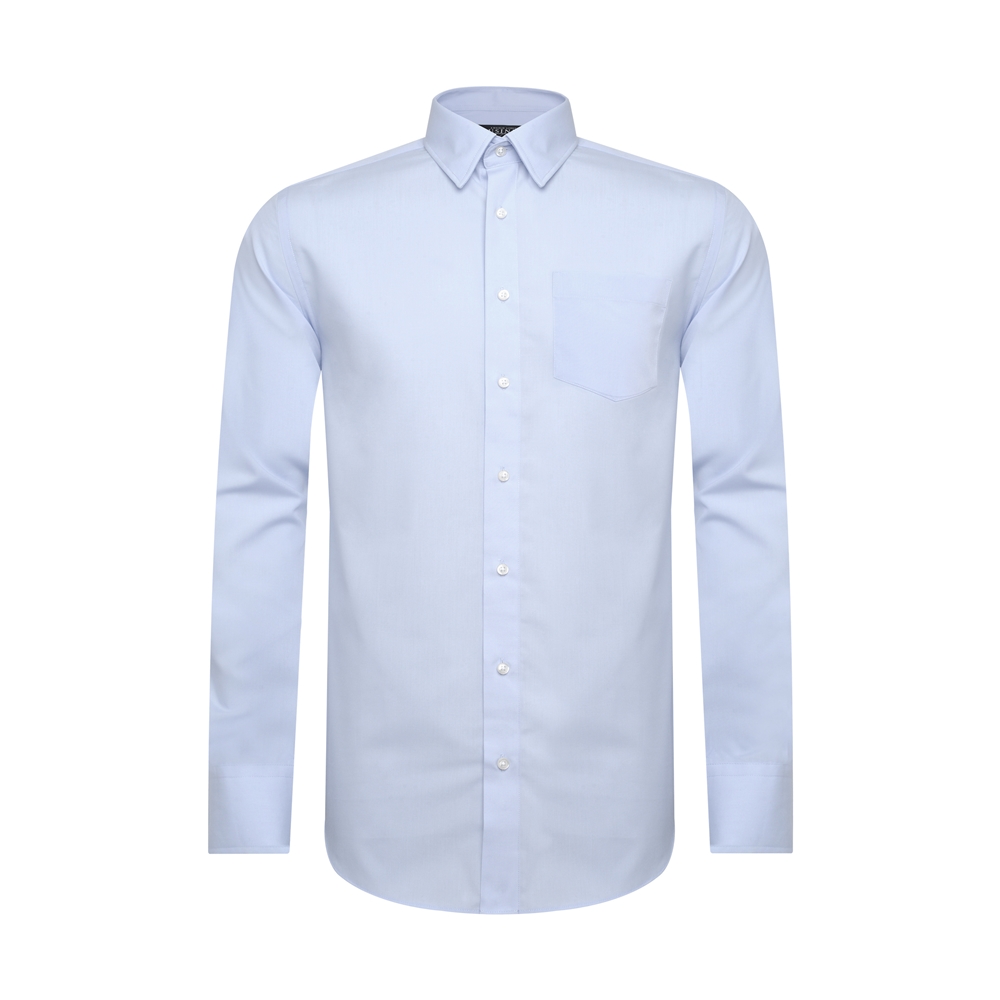 Camisa azul clara; R$ 49,90, na C&A (www.cea.com.br). Preço pesquisado em dezembro 2014, sujeito a alteração 