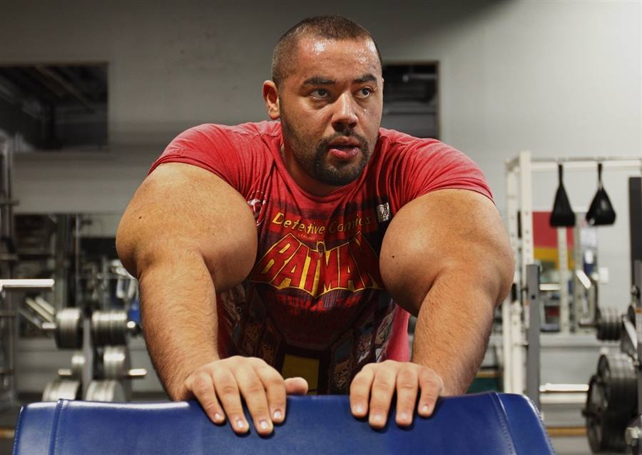 O recorde de maior bíceps do mundo pertence ao egípcio Moustafa Ismail