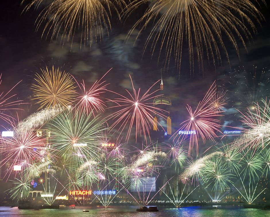 A cidade asiática tem um dos mais belos espetáculos de fogos de artifício do mundo. Dos topos dos prédios, são atiradas 'estrelas cadentes', para as quais as pessoas podem fazer pedidos de ano novo.