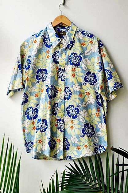 Camisa 100% algodão da Indonésia; R$ 165, no Enjoei (www.enjoei.com.br/p/hawaiian-shirt-1953724). Preço pesquisado em janeiro 2015, sujeito a modificações