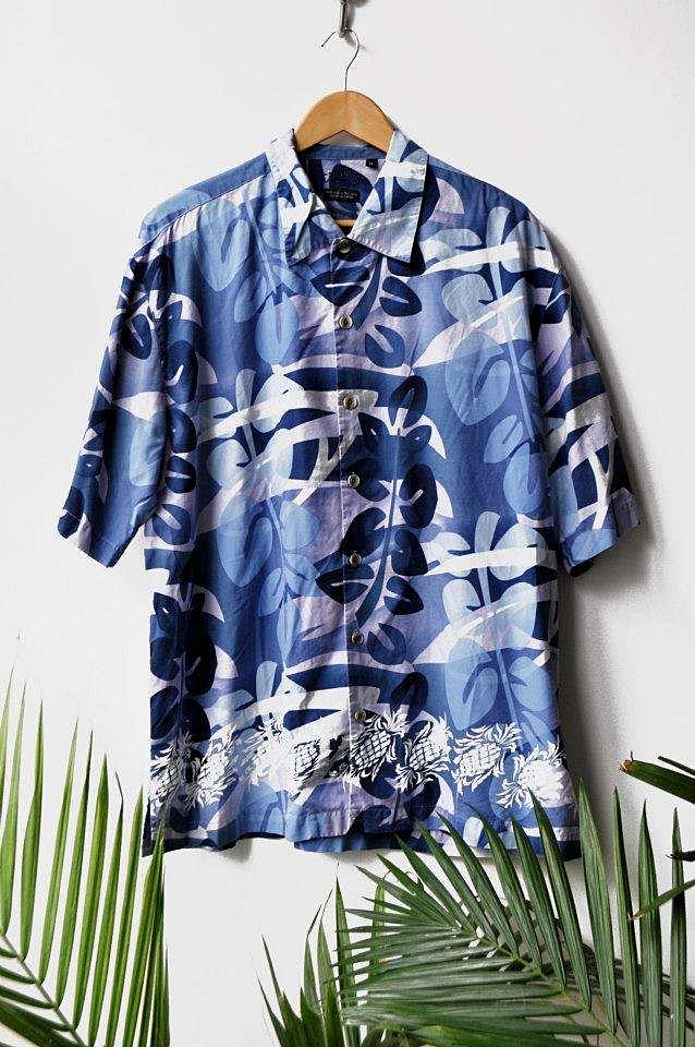 Camisa 70% seda, 30% algodão da China; R$ 165, na Enjoei (www.enjoei.com.br/p/hawaiian-shirt-1953608). Preço pesquisado em janeiro 2015, sujeito a modificações