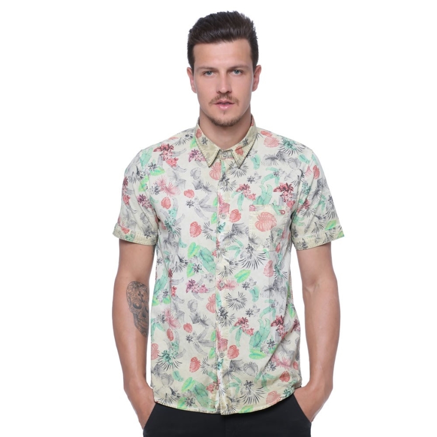 Camisa estampa tropical; R$ 199, na Damyller (www.damyller.com.br). Preço pesquisado em janeiro 2015, sujeito a modificações