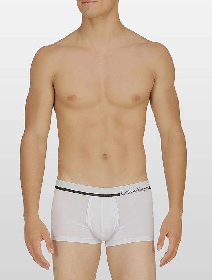 Cueca trunk em algodão e elastano; R$ 59, na Calvin Klein ((www.calvinklein.com.br). Preço pesquisado em janeiro de 2015, sujeito a modificações