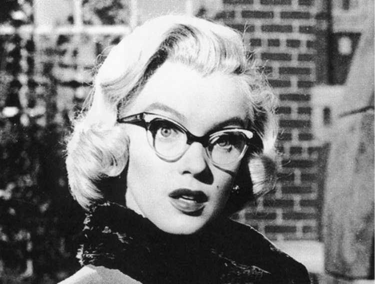 Até Marilyn Monroe adotou o look nerd, em 