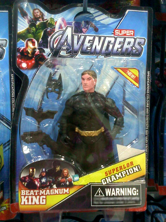 O bonequinho do Ken Humano com a armadura do Batman, vendido na caixinha dos Vingadores