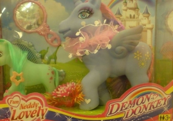 O mais legal desse brinquedo é o nome, 'Demon Donkey', ou Burro Demônio, traduzindo