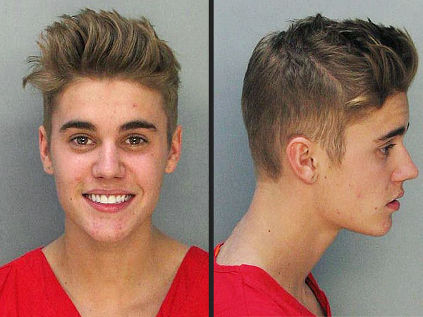 Em janeiro de 2014, Bieber tirou a sua mugshot – e estava mais feliz nela do que em foto com as fãs. Ele foi preso após participar de um racha e ter falhado em um teste de sobriedade.