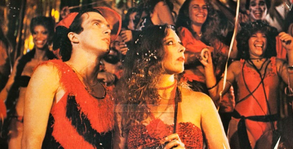 Neste delicioso filme de 1984, Caíque Ferreira é o matuto que se envolve com Tâmara Taxman. A sequência final é toda rodada no Carnaval carioca