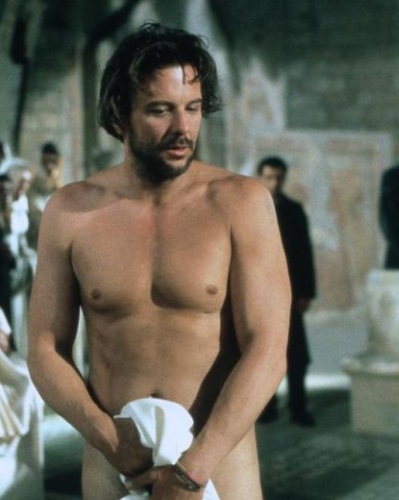 E ainda abusou em cenas de nudez, como em Francesco (1989), vivendo S. Francisco de Assis, antes da decadência nos 90