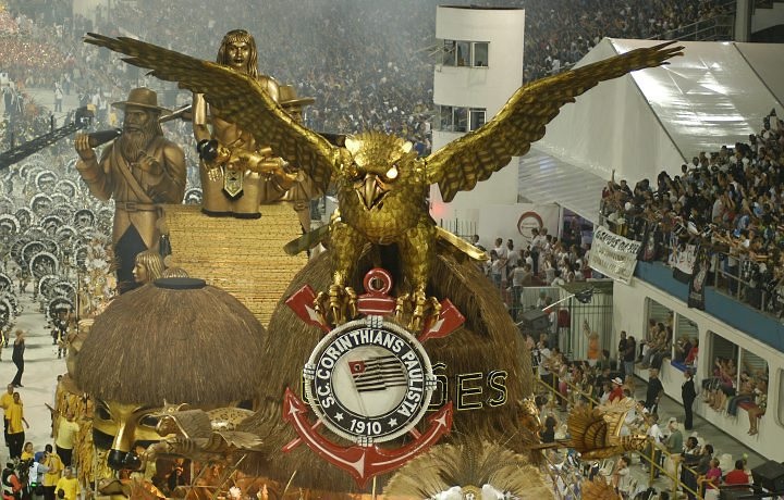 A Gaviões da Fiel começou como torcida organizada do Corinthians. Em 98, homenageou o clube, mas ficou apenas na 5ª posição