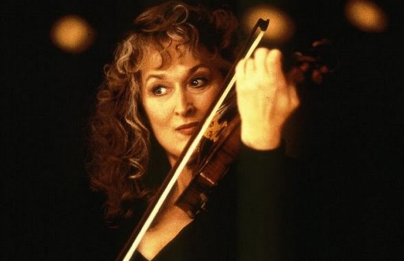Em 2000, nova indicação, vivendo a violinista que lidera um grupo de alunos de uma escola