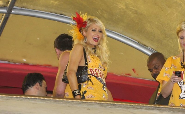 Paris Hilton veio passar o Carnaval no Rio em 2010...