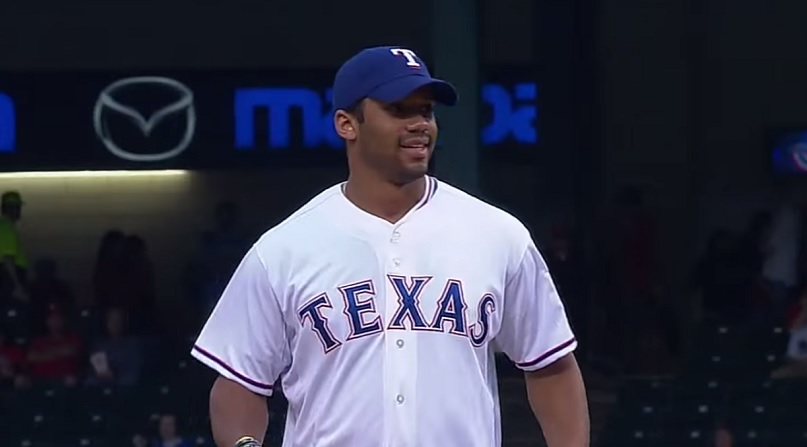 Russell Wilson já treinou com o Texas Rangers, da liga profissional de beisebol