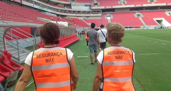 Mães de torcedores fizeram a segurança na Arena Pernambuco