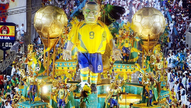 Ronaldo, que havia levado o Brasil ao penta em 2002, foi homenageado pela Tradição no ano seguinte. Com problemas de saúde, não participou do desfile da escola