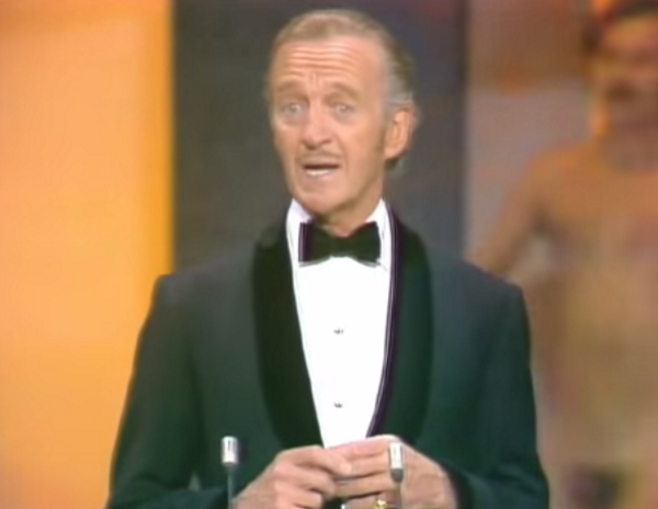 No Oscar de 1970, enquanto o apresentador David Niven falava, um homem completamente nu surgiu correndo vindo da parte de trás do palco