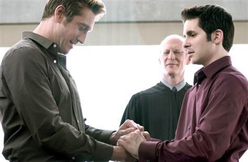 Em 2004, na mesma série, foi a vez de um casamento gay masculino: Ben (Robert Gant) e Michael (Hal Sparks) se uniram