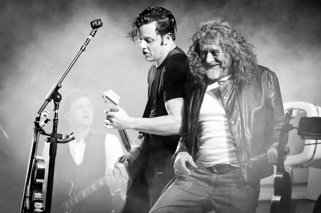 7.  No documentário It Might Get Loud, que retrata Jack White, Jimmy Page  e The Edge, ele deixou Robert Plant emocionado ao tocar Led Zeppelin.