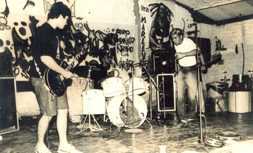 Loustal, banda anterior à Nação Zumbi, ensaiando no espaço Daruê Malungo 