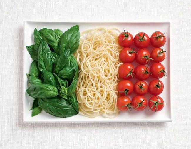 Itália: manjericão, macarrão e tomates