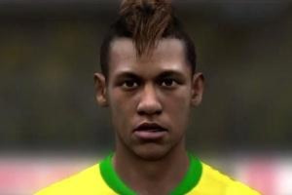 Em 2013, na sua terceira aparição no Fifa, Neymar já apareceu com seu tradicional penteado