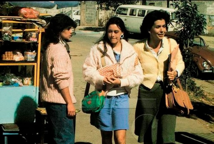 Ambientado numa escola de subúrbio de SP, mostra o cotidiano de três professoras, lideradas por Betty Faria (direita)