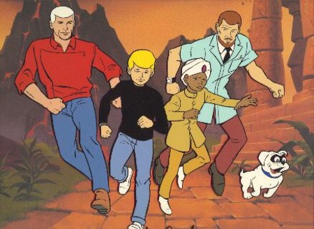 Jonny Quest, o menino aventureiro, ladeado pelo pai, o Dr. Benton Quest, o amigo indiano Hadji, o cão Bandit e o amigo fiel de seu pai, Roger Race  Banon
