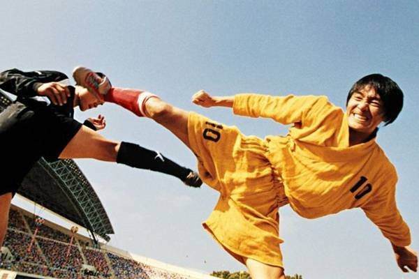 Ao melhor estilo oriental, o filme fala sobre um ex-jogador de futebol arruinado que une forças com um ex-monge para formar um improvável time e ganhar a Super Copa Chinesa.
