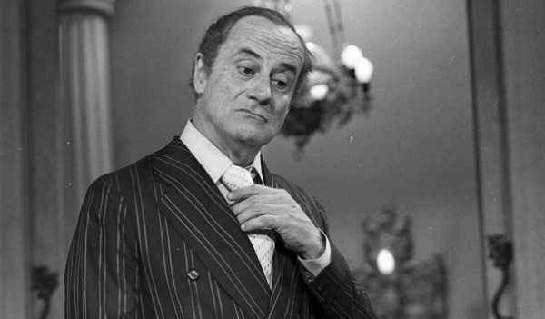 Paulo Autran, monstro sagrado do teatro, estreava em novelas vivendo o italiano mafioso Bruno Baldaracci