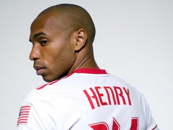 O herói do futebol Thierry Henry estrela este documentário esportivo que mostra sua transferência do Barcelona para os New York Red Bulls em 2010. 
