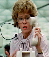 Jane Fonda era Judy Bernly, uma das três assistentes de um chefe babaca.