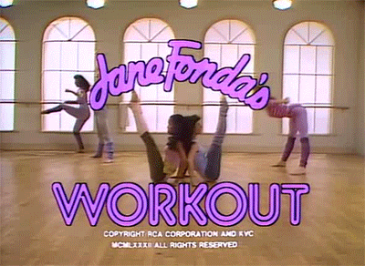 Se você foi uma criança do anos 1980, certamente viu sua mãe se exercitar em frente ao vídeo cassete, com os movimentos da fita de ginástica da Jane Fonda... 