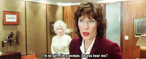 Lily Tomlin tinha um discurso bem feminista no filme. 