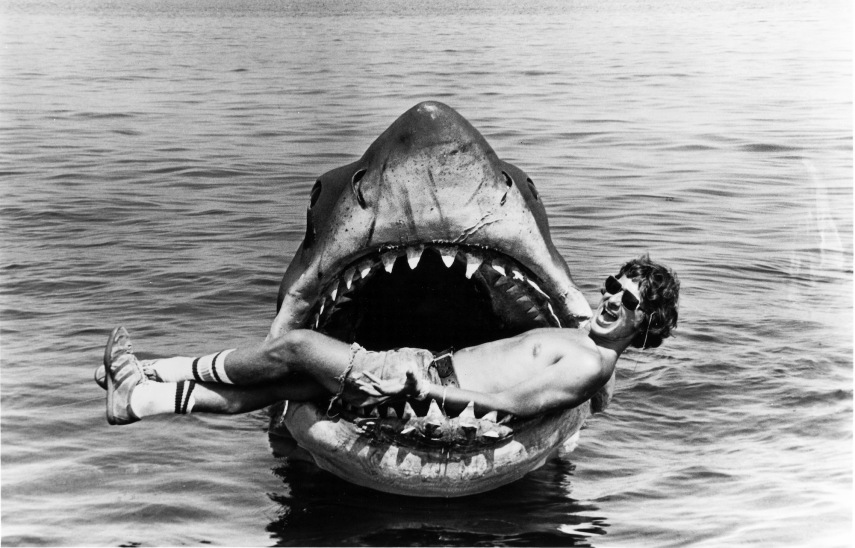Assim, o verdadeiro monstro criado por Spielberg em 75 não foi o tubarão, e sim o próprio conceito de blockbuster. Mas essa é uma discussão que fica para depois!...