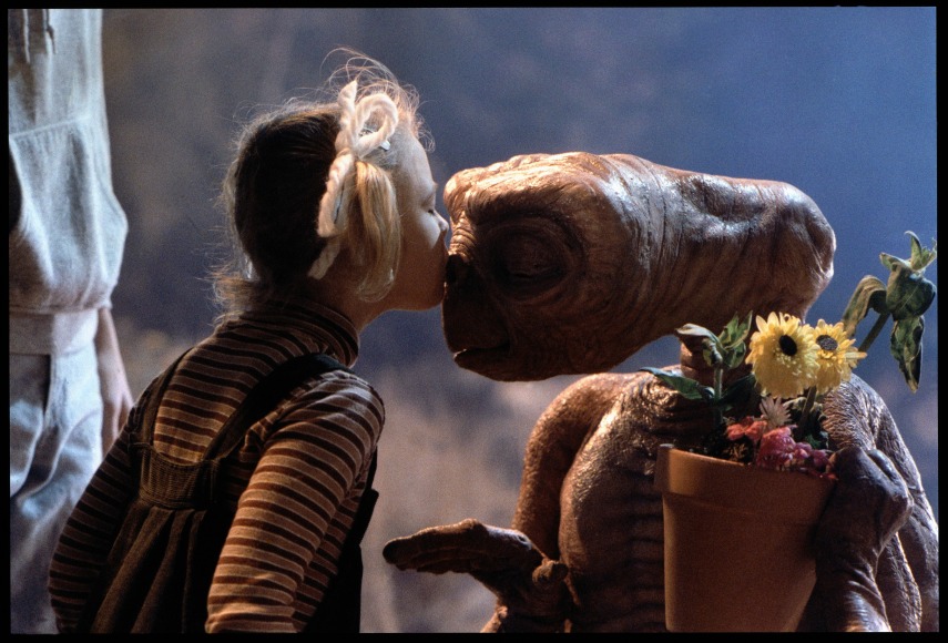 Os alienígenas em E.T. e Contatos Imediatos de Terceiro Grau; os dinossauros em Jurassic Park; o cavalo em Cavalo de Guerra, e assim por diante, chegando até os dinos do atual Jurassic World, legítimo herdeiro de Spielberg