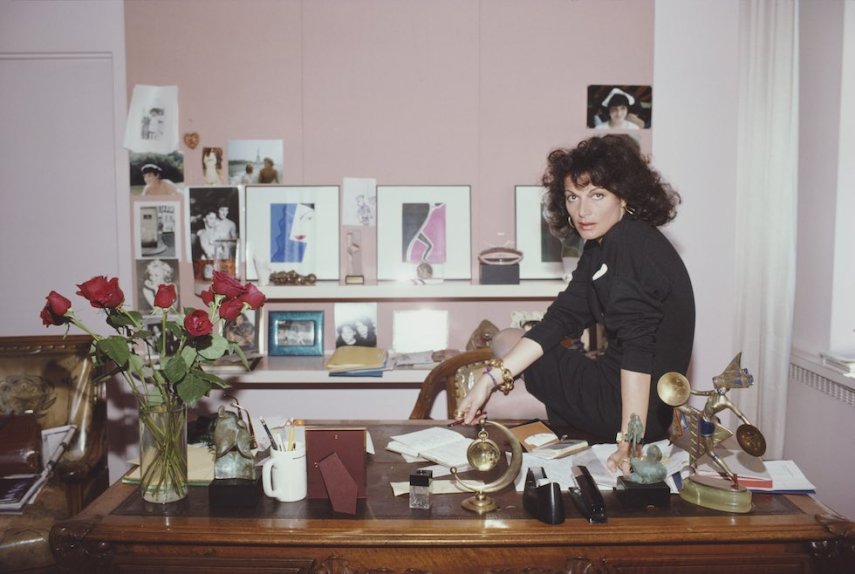 1987 - designer de moda Diane Von Furstenberg em seu estúdio