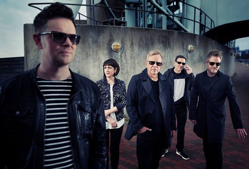 Primeiro sem o baixista Peter Hook e com a volta da tecladista Gillian Gilbert, o novo álbum do New Order - intitulado Music Complete - promete vir com várias novidades. O vocalista Bernard Sumner já afirmou que esse vai ser um álbum 