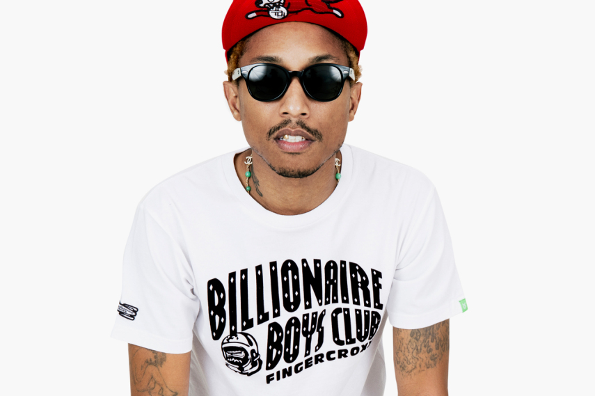 Em 2005 o Pharrell não era tão pop quanto é hoje, mas já tinha sua própria marca de roupas, a Billionaire Boys Club. Ela fez tanto sucesso que anos depois inspirou o lançamento de uma versão feminina, a Billionaire Girls Club.
