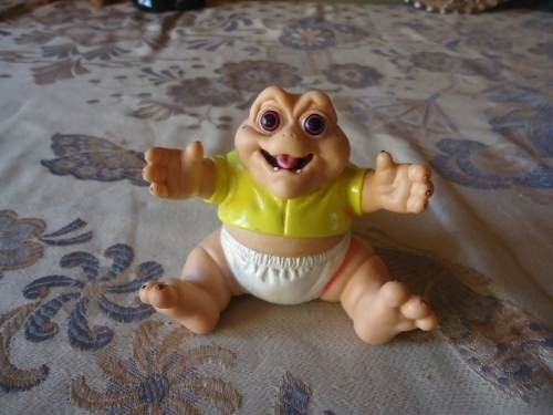 O personagem da série A Família Dinossauro foi febre nos anos 1990 e vários brinquedos em homenagem a ele foram criados