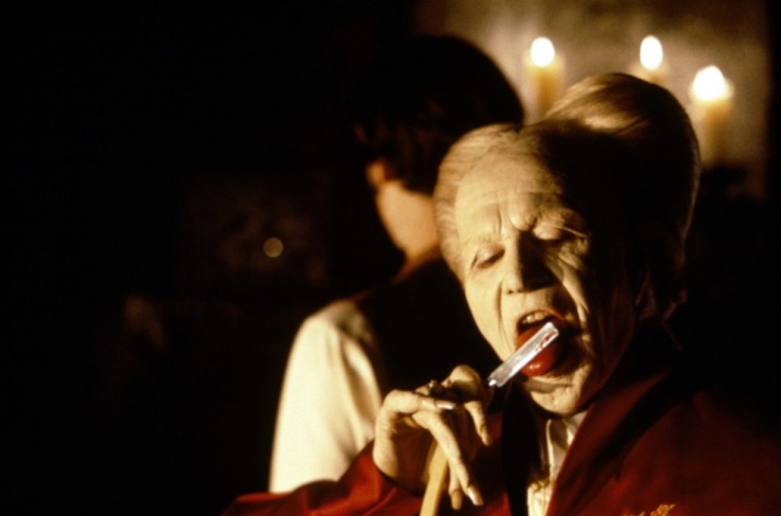 Nos anos 90 os vampiros ficaram chiques e elegantes em Hollywood. Começando por esta versão de Francis Ford Coppola, com Gary Oldman como o mórbido mordedor e Winona Ryder como a vítima