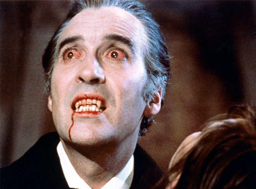 Outro ídolo do horror de Hollywood, Christopher Lee também viveu o Conde Drácula, e foi neste filme maravilhosamente trash