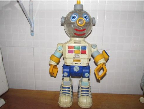 O robô falava e interagia com as crianças nos anos 1990