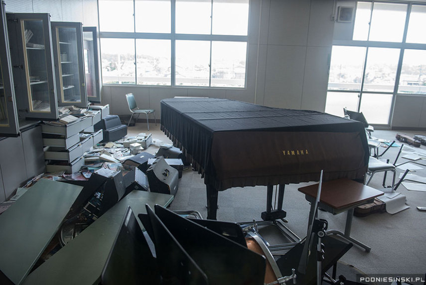 Nessa escola, apenas o piano ficou intocado