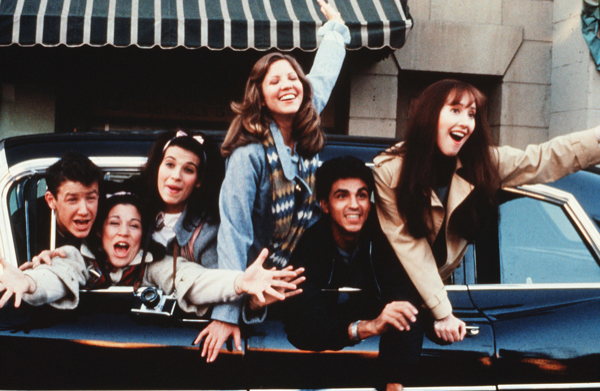 A trama mostrava um grupo de jovens de Nova Jersey que viaja para Nova York a fim de ver a 1ª aparição do grupo na América