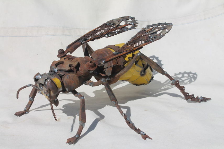 Artista se inspira nos animais e insetos que vivem na zona rural de Wales para criar réplicas incríveis