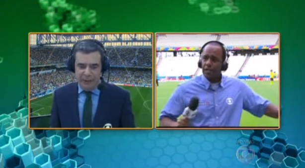 Durante a Copa do Mundo, o repórter Abel Neto devolveu a transmissão para a cabine e aparentemente sinalizou de forma impaciente para sua equipe enquanto ainda estava no ar.