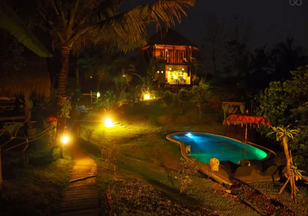 8º lugar - Casa na árvore com piscina privativa, em Balian Beach, na Indonésia. Diária de US$ 76 para duas pessoas