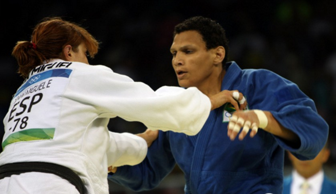 A judoca Edinanci é um caso polêmico na história do judô brasileiro. Hermafrodita, a atleta passou por cirurgia em 1996 e teve que se submeter a testes para comprovar sua feminilidade. A atleta participou dos Jogos Olímpicos de 1997, quando levou bronze, e foi campeã mundial nos anos de 2003 